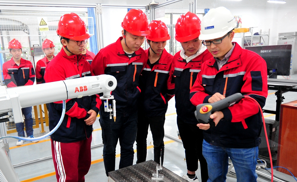 工业机器人技术专业教学现场_副本 工业机器人技术专业教学现场_副本