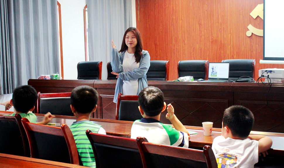 “大手牵小手,陪伴暖童心1 “大手牵小手,陪伴暖童心1