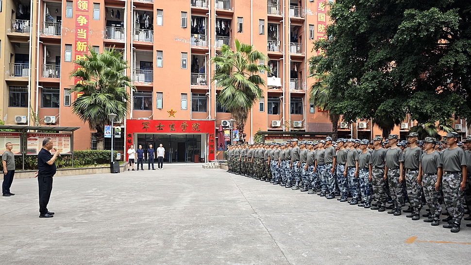 队前讲话 队前讲话