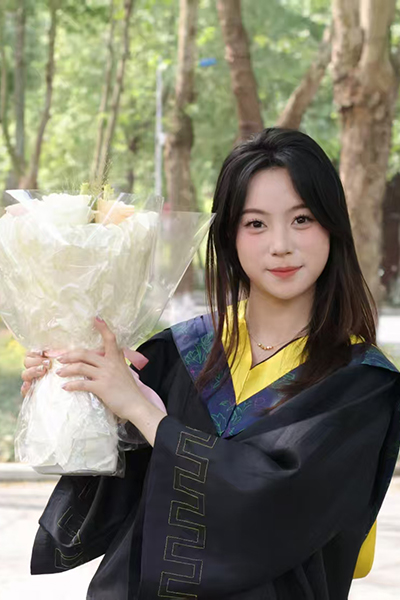 创新创业先进典型毕业生-黄秋红