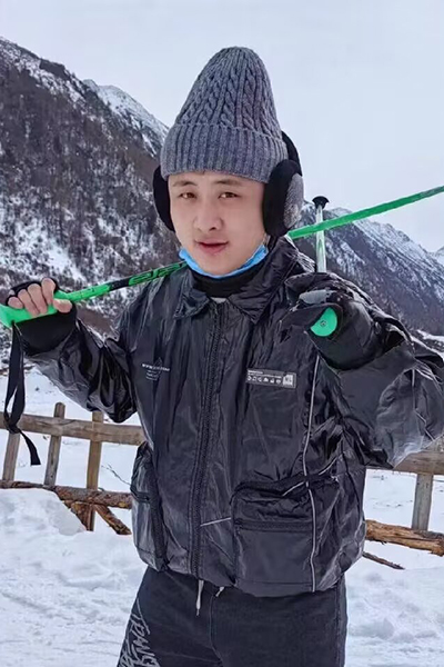 优秀毕业生-谢小东 