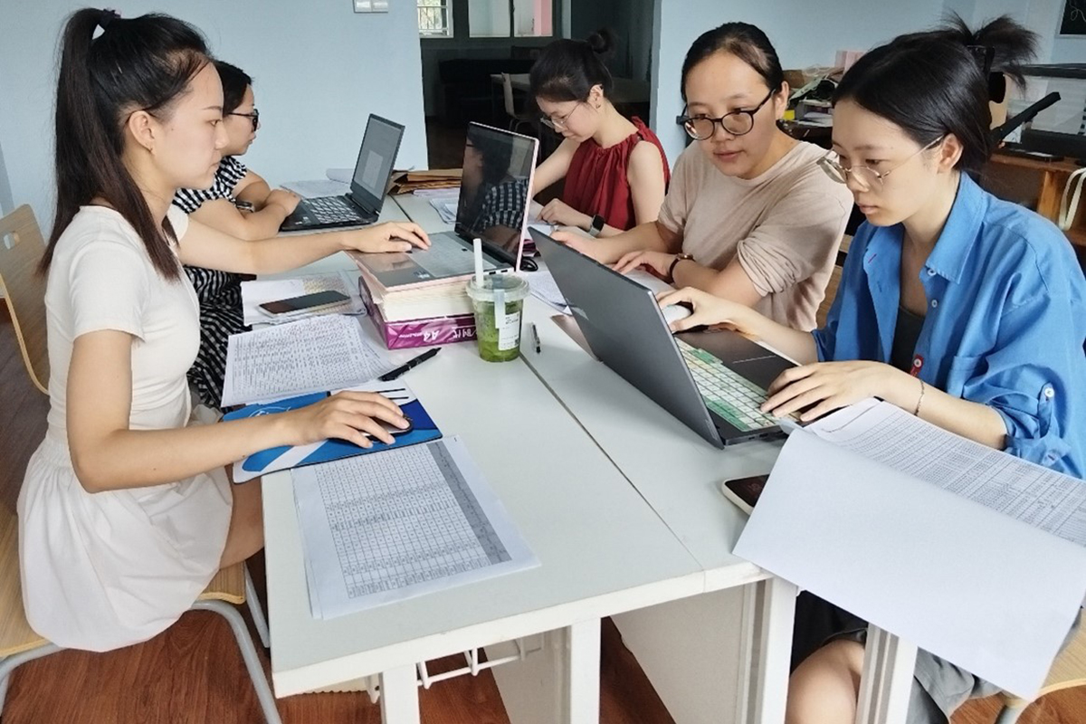 人文与艺术学院组织核查教学档案(1) 人文与艺术学院组织核查教学档案(1)