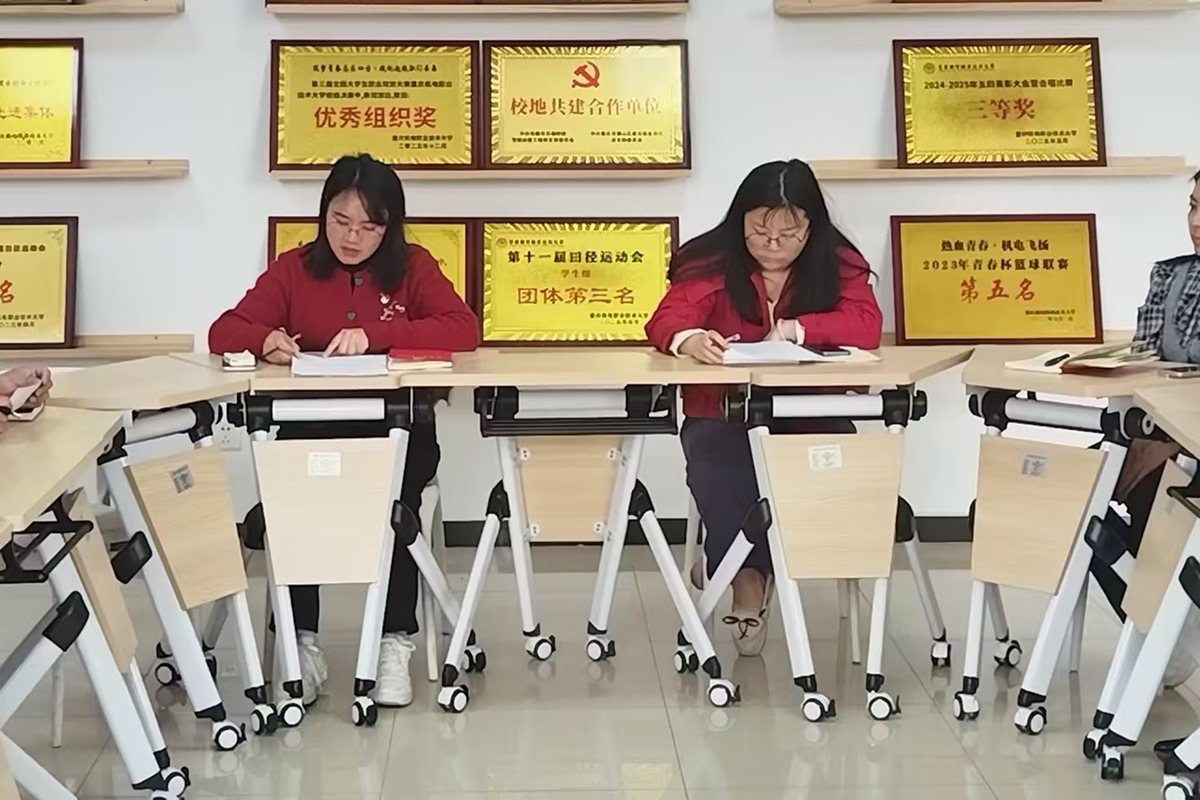 4051147c0c3e710338874e194c577d33 4051147c0c3e710338874e194c577d33